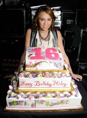 Birthday Cakes on Miley Cyrus Dresses As  Pretty Woman  Hooker For Her 17th Birthday